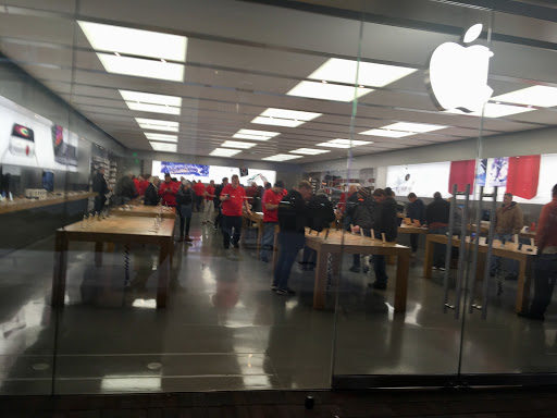 Computer Store «Apple Short Pump Town Center», reviews and photos, 11800 W Broad St, Henrico, VA 23233, USA
