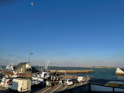 Panorama et la vie du port à Saint-Vaast-la-Hougue