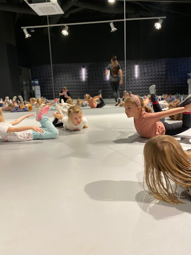 Akademia Tańca i Ruchu Mariusz Stącel - Szkoła