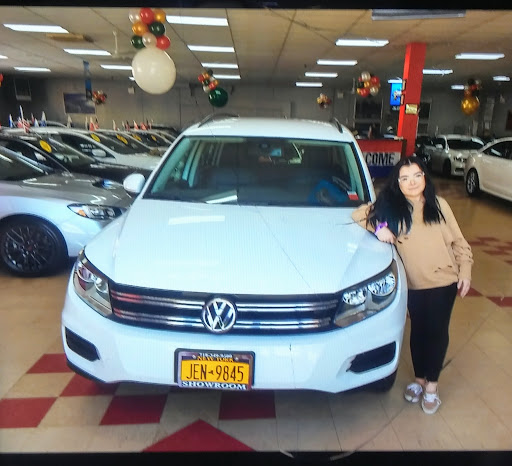 Used Car Dealer «Showroom Auto», reviews and photos, 42-08 35th Ave, Long Island City, NY 11101, USA