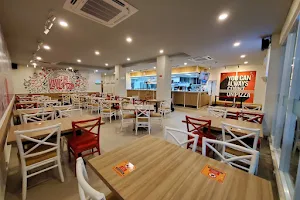 Pizza Hut Restoran image