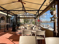 Atmosphère du La Guinguette du Vieux Moulin - Restaurant Villeneuve-lès-Avignon à Villeneuve-lès-Avignon - n°15