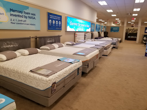 Furniture Store «Raymour & Flanigan Furniture and Mattress Store», reviews and photos, 66-26 Metropolitan Ave #730, Middle Village, NY 11379, USA