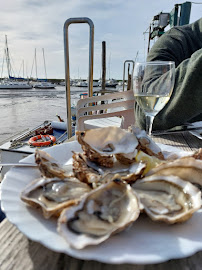 Plats et boissons du Restaurant de fruits de mer LA PERLE D'ARGENT. Huitres Nicolas Mercier Dégustation à Andernos-les-Bains - n°7