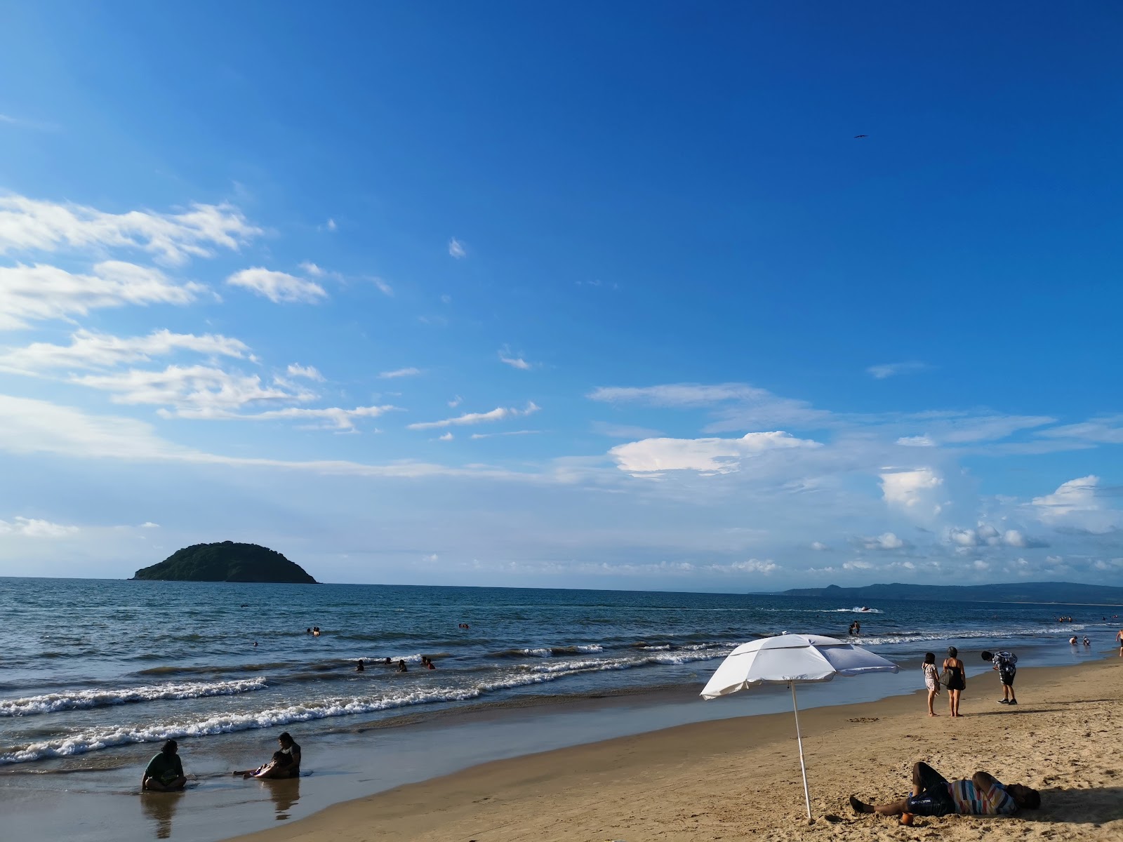 Fotografie cu Playa Rincon de Guayabitos - locul popular printre cunoscătorii de relaxare