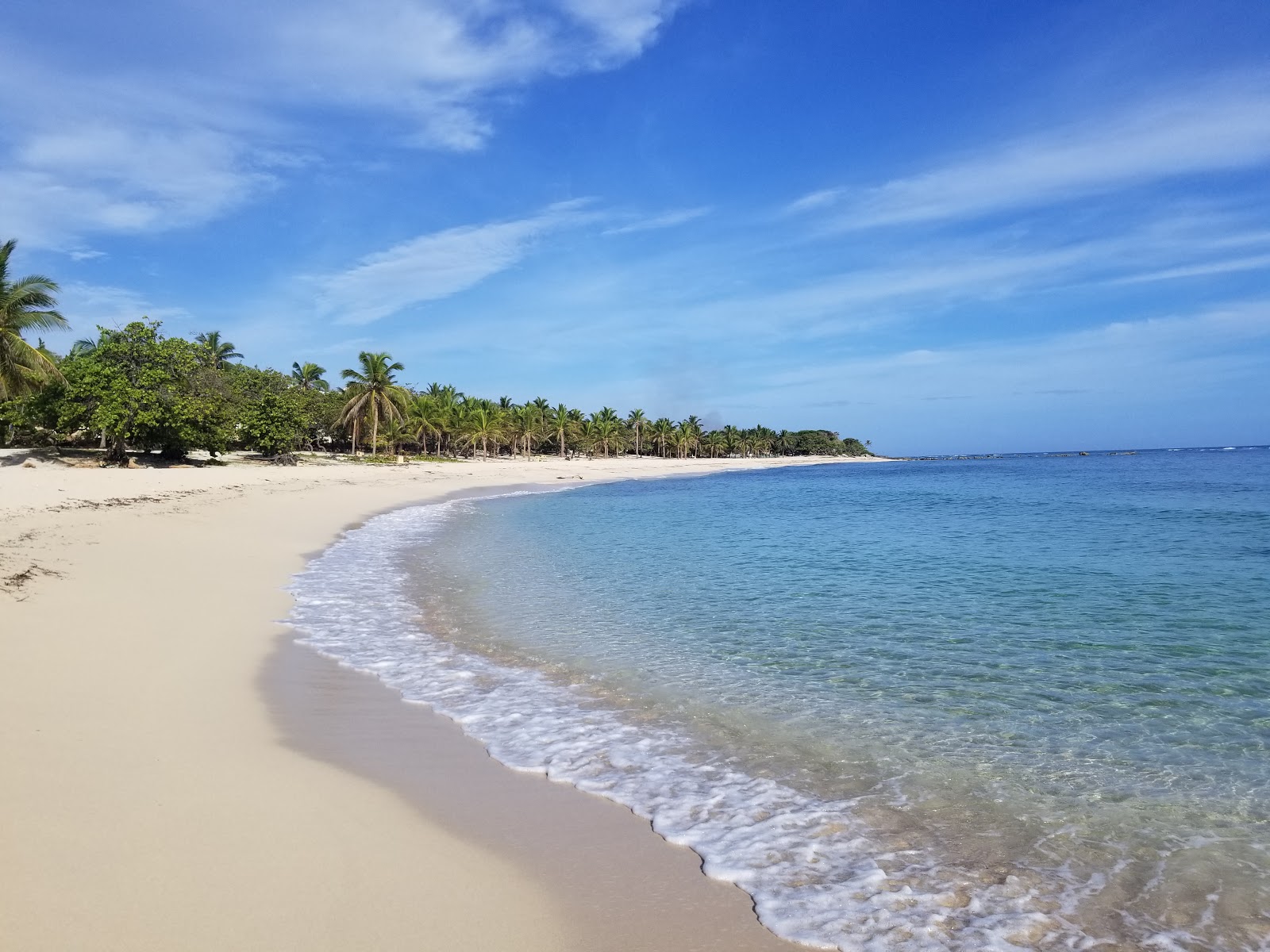 Valokuva Playa Grande Luperonista. pinnalla kirkas hieno hiekka:n kanssa