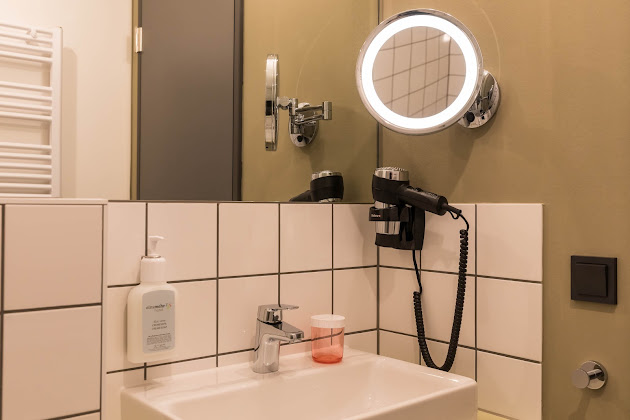 Photos du propriétaire hôtels Hotel einsmehr 86156 Augsburg