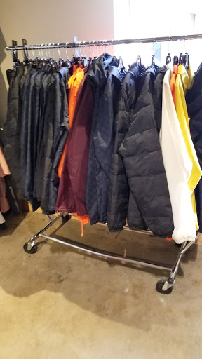 Shoe Store «Vans», reviews and photos, 13000 Folsom Blvd #403, Folsom, CA 95630, USA