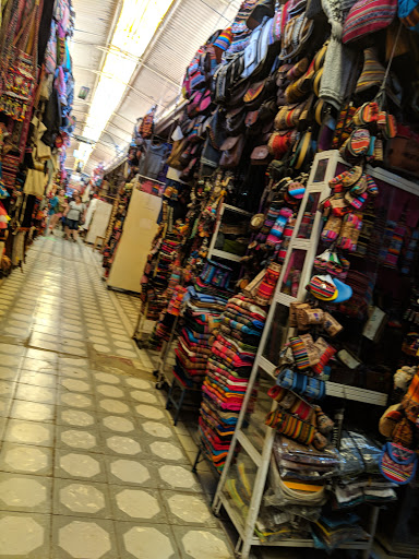 Stores to buy women's costumes Cochabamba