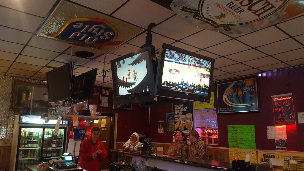 Cubby Hole Bar & Grill 54302