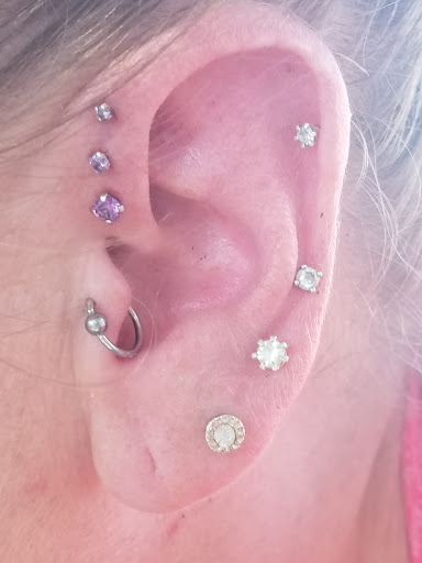 Tattoo Shop «Paramount Tattoo Studio», reviews and photos, 9921 SE Stark St, Portland, OR 97216, USA