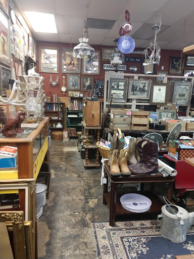 RoadHouse Antiques image 2