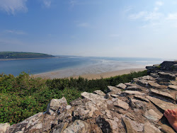 Photo de Plage de Llansteffan protégé par des falaises