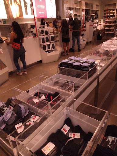 Clothing Store «H&M», reviews and photos, 6800 N 95th Ave, Glendale, AZ 85305, USA