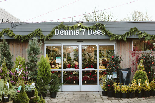 Dennis' 7 Dees Garden Center