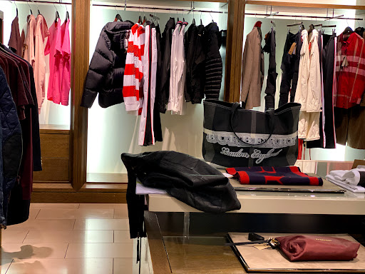 Clothing Store «Burberry Outlet», reviews and photos, 5220 Fashion Outlets Way, Rosemont, IL 60018, USA