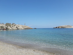 Livadi beach'in fotoğrafı biraz temiz temizlik seviyesi ile