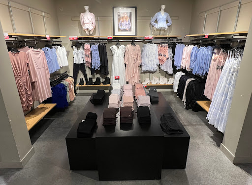 Outlet Store «Express Factory Outlet», reviews and photos, 6800 N 95th Ave, Glendale, AZ 85305, USA