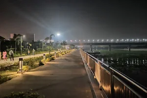 Gomti Riverfront Park image