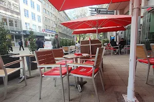 Cafe Extrablatt Essen an der Lichtburg image