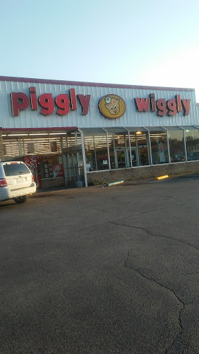 Piggly Wiggly, 940 Wayne Rd, Savannah, TN 38372, USA, 