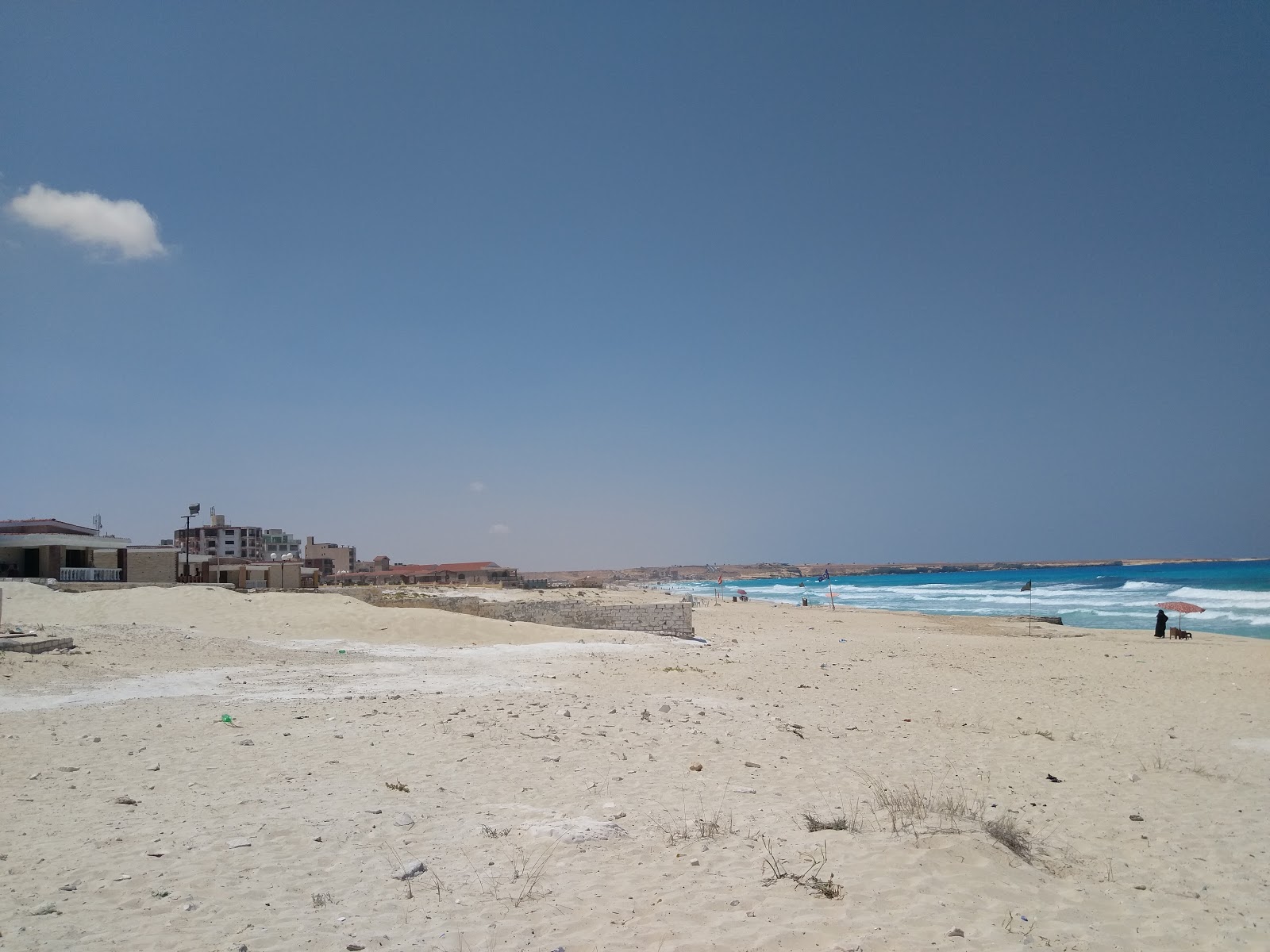 Umm al-Rakhm Beach'in fotoğrafı çok temiz temizlik seviyesi ile