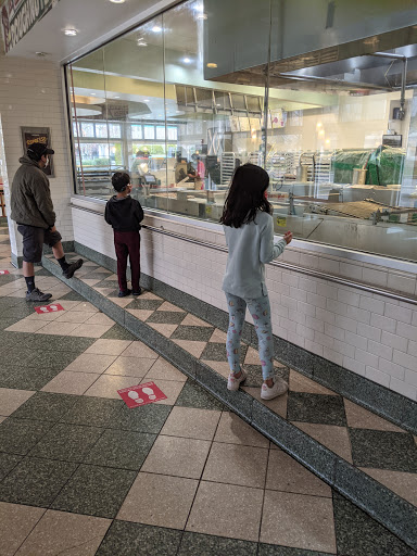 Bakery «Krispy Kreme Doughnuts», reviews and photos, 16415 NW Cornell Rd, Beaverton, OR 97006, USA