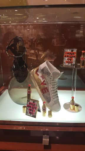 Department Store «Saks Fifth Avenue», reviews and photos, 101 W 5th St, Cincinnati, OH 45202, USA