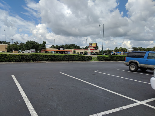 Shopping Mall «Lake Village Shopping MallKitchengaets», reviews and photos, 10601 US-441, Leesburg, FL 34788, USA