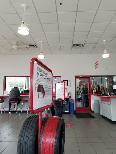 Tire Shop «Discount Tire Store - Austin, TX», reviews and photos, 13000 I-35 #7, Austin, TX 78753, USA