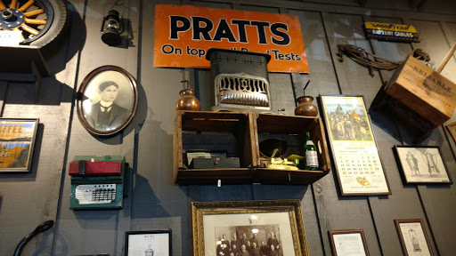 American Restaurant «Cracker Barrel Old Country Store», reviews and photos, 6055 Som Center Rd, Willoughby, OH 44094, USA