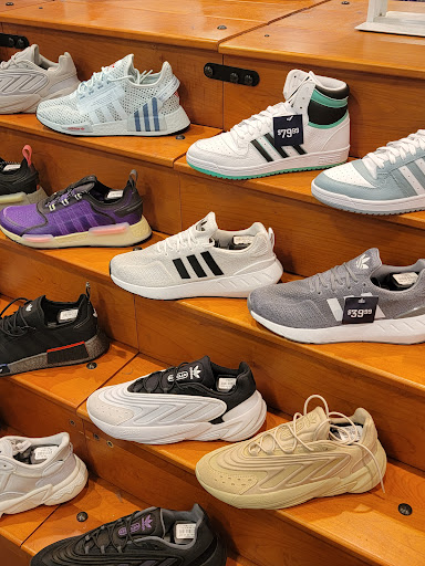 Clothing Store «Champs», reviews and photos, 205 E Broadway, Bloomington, MN 55425, USA