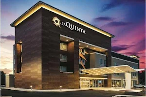 La Quinta Inn & Suites by Wyndham Atlanta South - McDonough image