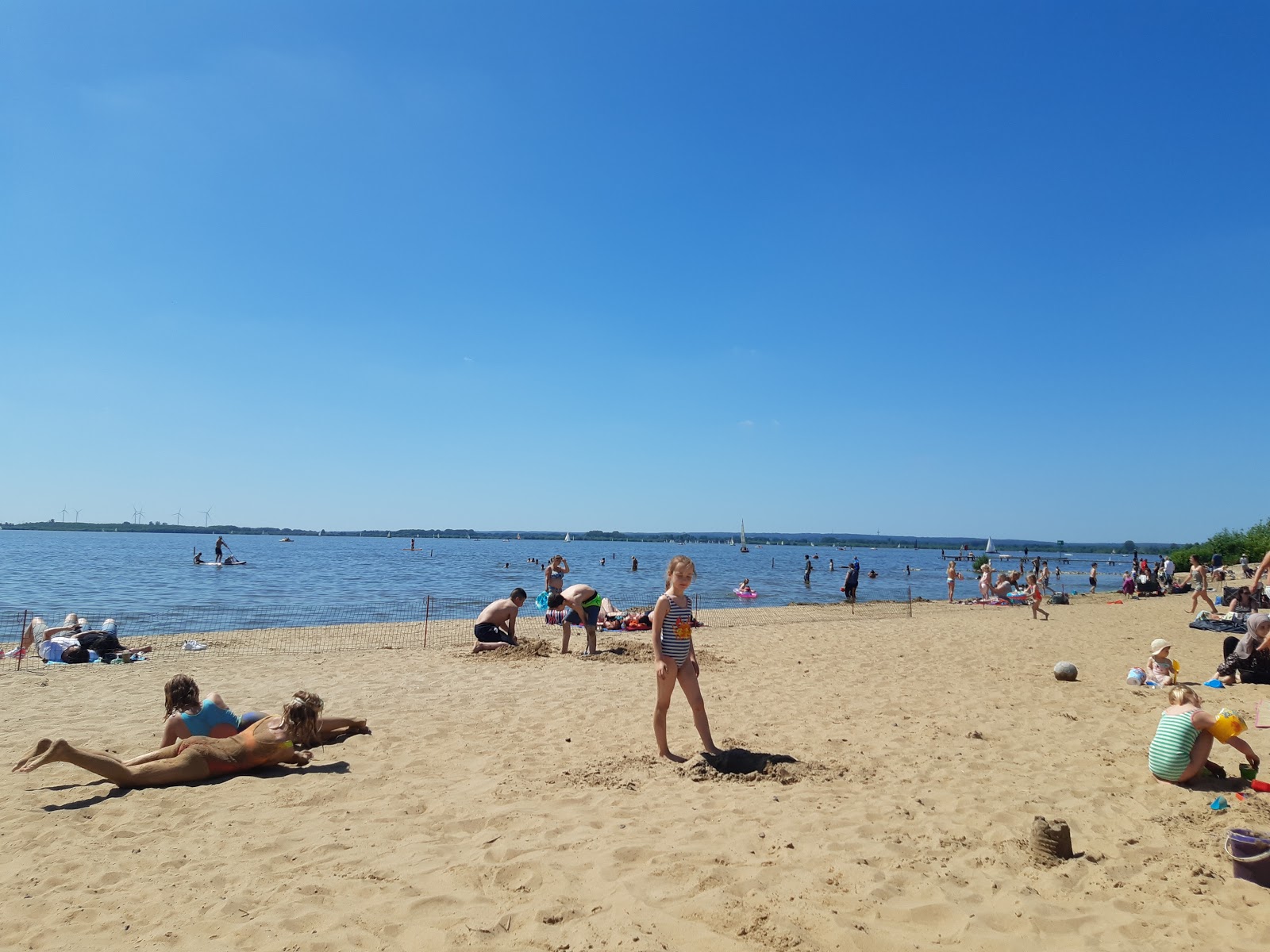 Foto di Strand Dummersee con una superficie del sabbia beige
