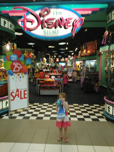 Shopping Mall «Oxmoor Center», reviews and photos, 7900 Shelbyville Rd, Louisville, KY 40222, USA