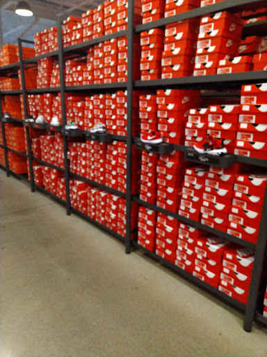Sporting Goods Store «Nike Factory Store», reviews and photos, 20 Killingworth Tpke #155, Clinton, CT 06413, USA