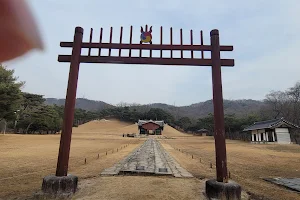 West Five Royal Tombs, Goyang image