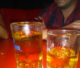 Juanes Canta Bar photo