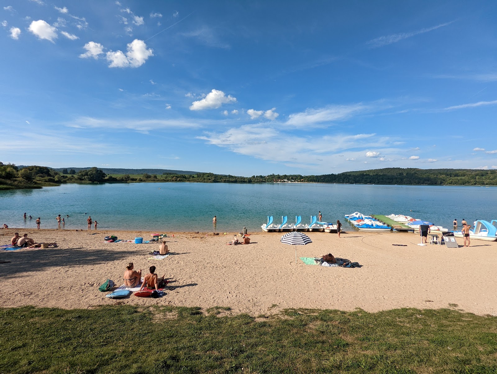 Φωτογραφία του Plage de Doucier με επίπεδο καθαριότητας πολύ καθαρό