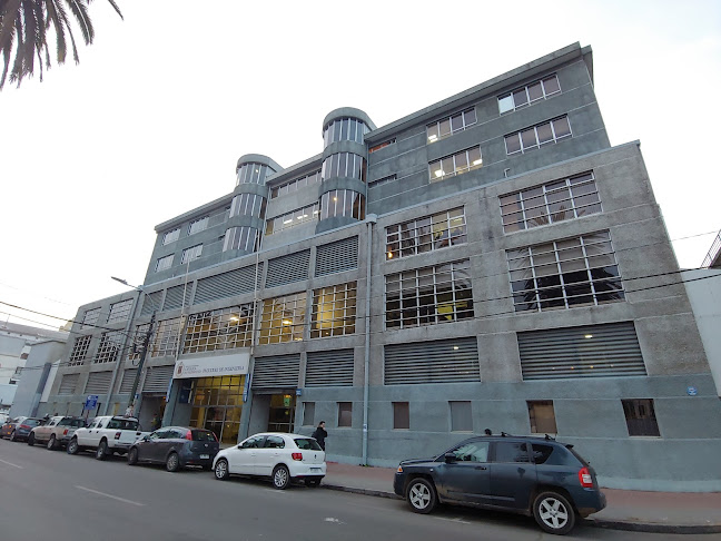 Opiniones de Edificio Isabel Brown Caces PUCV en Valparaíso - Universidad