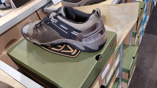 Shoe Store «DSW Designer Shoe Warehouse», reviews and photos, 4039 Richmond Rd, Warrensville Heights, OH 44122, USA