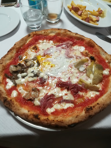 Basta Poco Pizzeria Latina Lido in Lido di Latina, Provincia di Latina