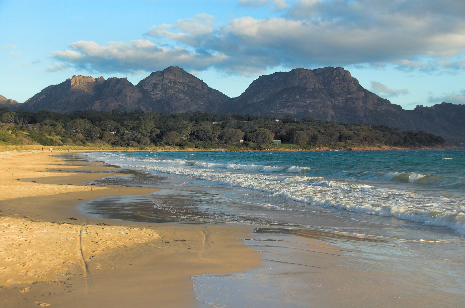 Foto av Muirs Beach med turkos rent vatten yta