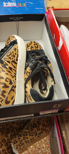 Shoe Store «DSW Designer Shoe Warehouse», reviews and photos, 10060 Reisterstown Rd, Owings Mills, MD 21117, USA