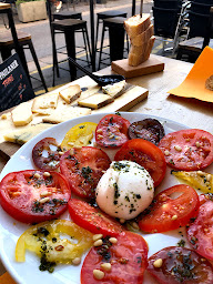 Photo n°55 de Le Pas Sage - Restaurant - Tapas - Bar à vins- Gîtes et Chambre d'Hôtes à Carcassonne ()