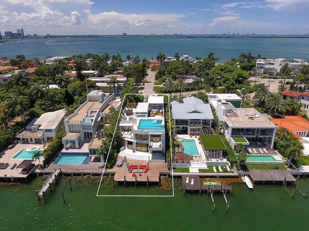 Luxury Biscayne Bay Yacht Rentals of Miami