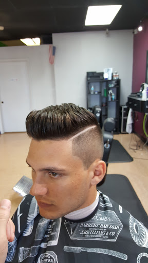 Barber Shop «DCB Barber Shop - Barber Shop Hispano», reviews and photos, 1545 E Olive Rd, Pensacola, FL 32514, USA