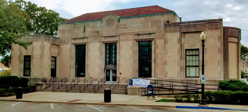 Post Office «United States Postal Service», reviews and photos, 122 N Wheaton Ave, Wheaton, IL 60187, USA