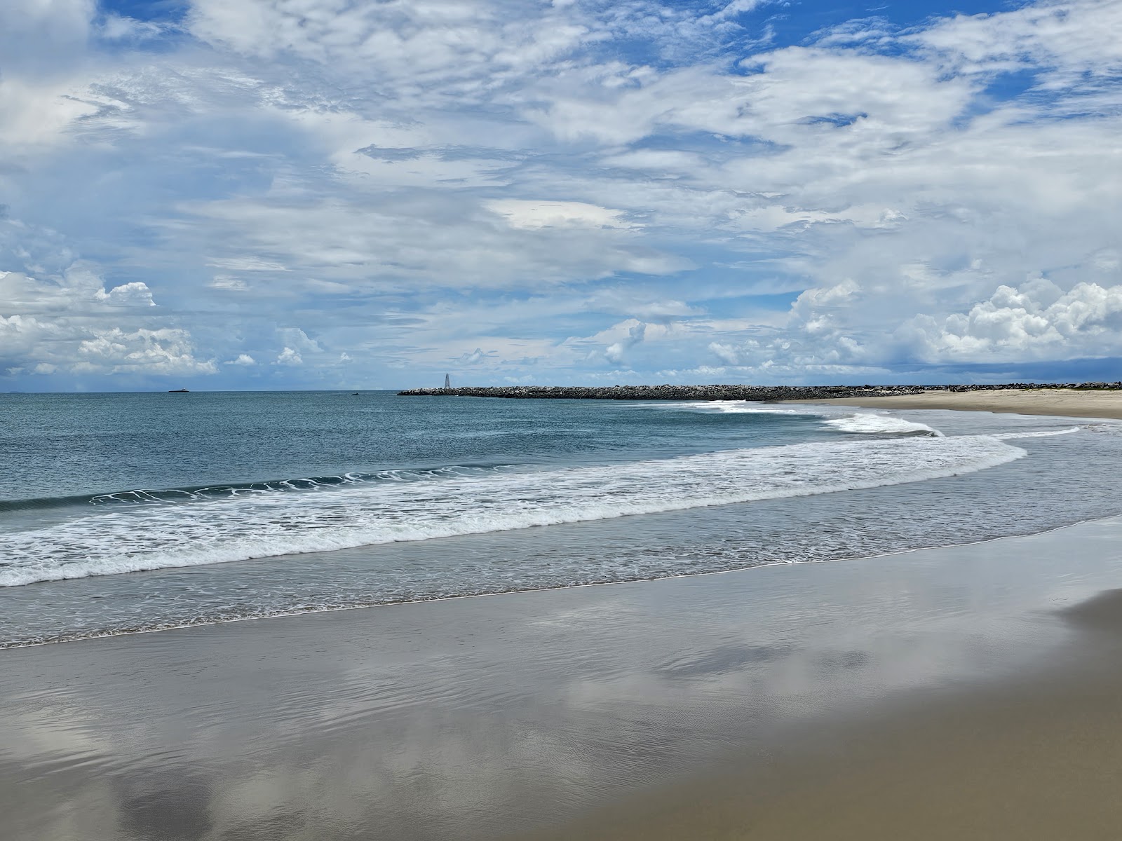 Photo de Praia Mansa avec un rivage spacieux
