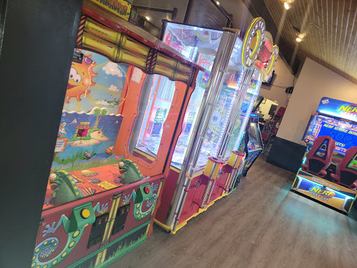 Pizza Restaurant «Round Table Pizza - University Place, WA», reviews and photos, 7011 27th St W, University Place, WA 98466, USA